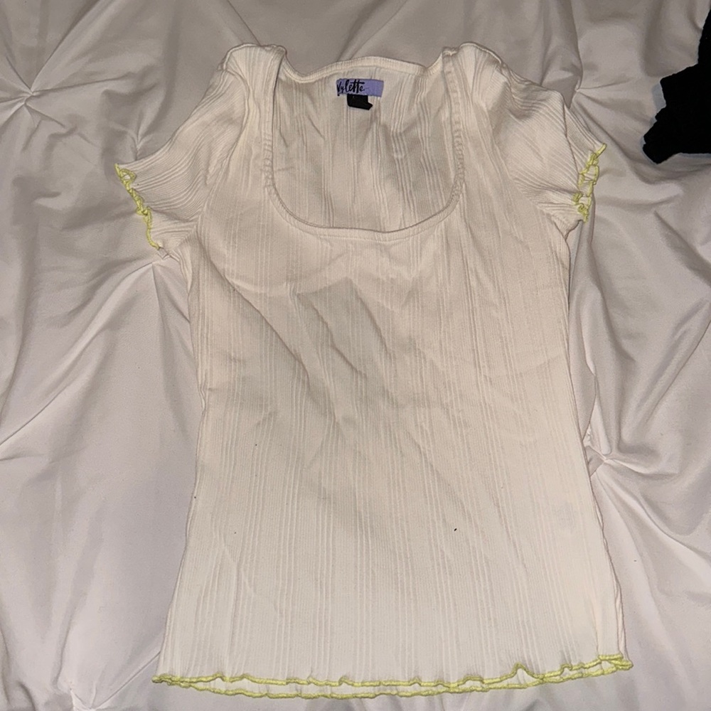 White ribbed short sleeve top with yellow frills